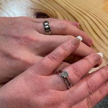 Le Nails - Nail Salons Near Me - Fort Wayne, Indiana