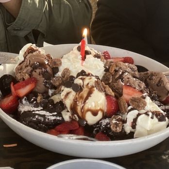 Bay Local Eatery - Brownie and ice cream - New American Near Me - Virginia Beach, Virginia
