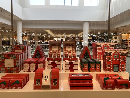 Neiman Marcus by null