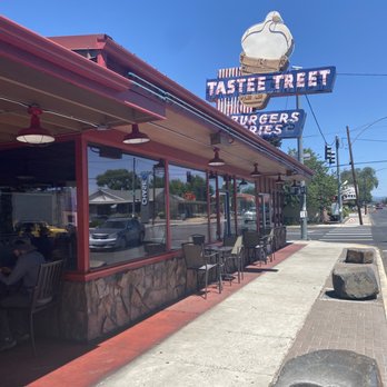 Tastee Treet - Outside - Burgers Near Me - Prineville, Oregon