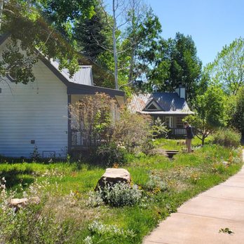 Apple Orchard Inn - Red Baron Cabin - Bed & Breakfast Near Me - Durango, Colorado