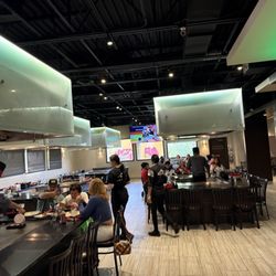 MT Fuji Hibachi & Sushi - Overview of inside