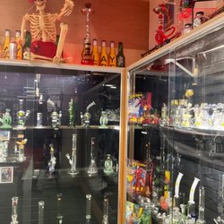 Discount Smoke & Gift Shop - Glass! And great service. :)