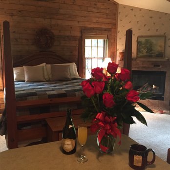 Chanticleer Guest House - Bed & Breakfast Near Me - Sturgeon Bay, Wisconsin