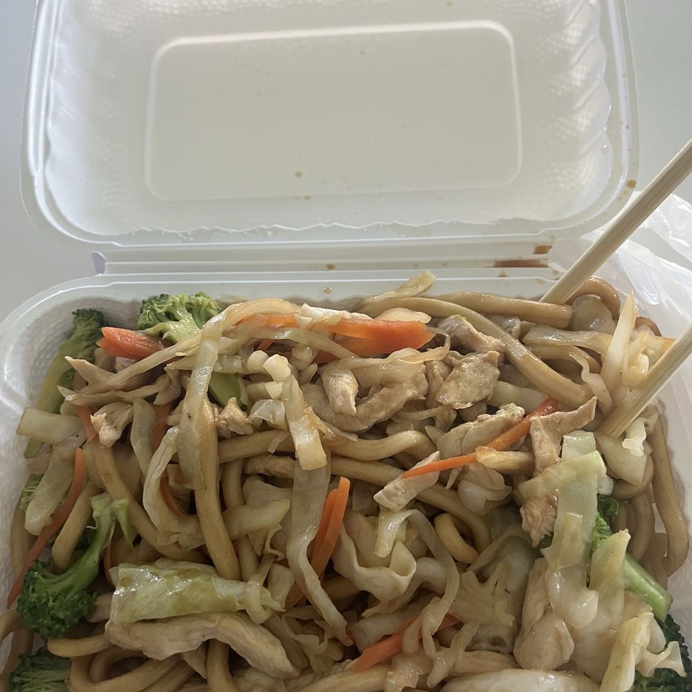 Chicken stir fry with medium size noodles
