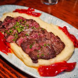 Bavette steak with manchego mashed potatoes and caramelized piquillo