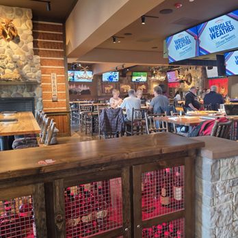 Twin Peaks - New American Near Me - Algonquin, Indiana