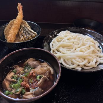 Udon Yonpachi - Spicy chicken mushroom udon and tempura Don - Japanese Near Me - Honolulu, Hawaii
