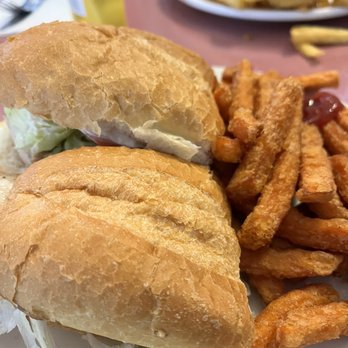 Time To Eat Café - Chicken sandwich sweet potato fries - Southern Near Me - Theodore, Alabama