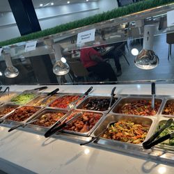100 Buffet - Buffet line