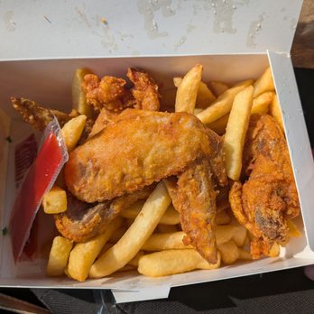 NY Chicken & Fish - 3 chicken wing lunch box - Chicken Wings Near Me - Cheverly, Maryland