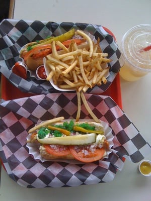 Steve's Snappin' Dogs by null