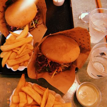 Schillinger´s Swing Kitchen - Cheeseburger und Pommes - Vegan Near Me - Vienna, 9