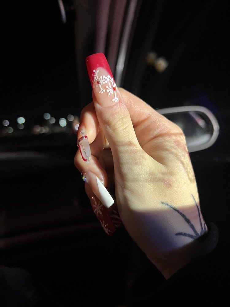 Red Nails 3 Logo