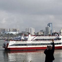 Catalina Classic Cruises - They sold some food (snacks, hot dogs, cup noodles, Mac & cheese) and drinks (water, coke, sprite, Gatorade, and hot chocolate).