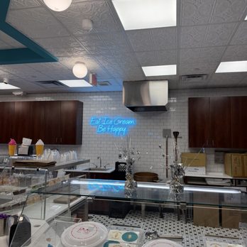 Frisbie's Dairy Barn - Ice Cream & Frozen Yogurt Near Me - West Hartford, Connecticut Frisbie's Dairy Barn - Ice Cream & Frozen Yogurt Near Me - West Hartford, Connecticut