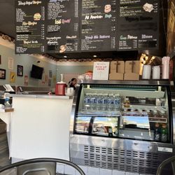 Johnny's Burgers - Waiting for my chicken samich combo