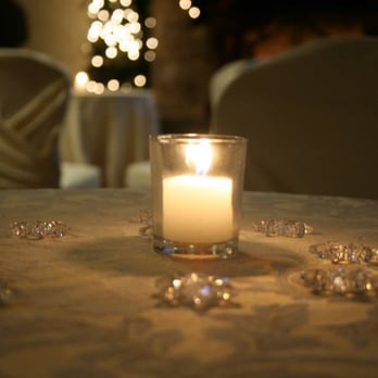 Sea Cliff Manor - Romantic, wintery, cocktail table decor. - Caterers Near Me - Sea Cliff, New York