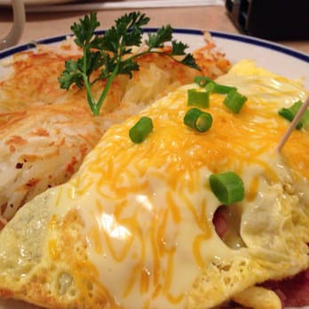 Bob Evans - Farm fresh omelet - spinach, onion, tomato and mushrooms. Yum! - American Near Me - Taylor, Michigan Bob Evans - Farm fresh omelet - spinach, onion, tomato and mushrooms. Yum! - American Near Me - Taylor, Michigan