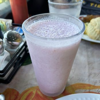 2 Cats Bar Harbor - Strawberry Smoothie - Coffee & Tea Near Me - Bar Harbor, Maine