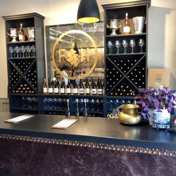 Folded Hills Montecito Tasting Room - Interior tasting bar