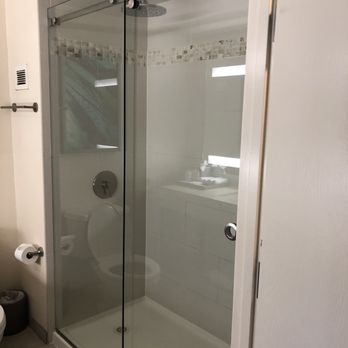 Ocean View Hotel - Shower - Hotels Near Me - Santa Monica, California Ocean View Hotel - Shower - Hotels Near Me - Santa Monica, California