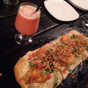 Common Theory - Shrimp po boy flatbread...it tasted ok. - Gastropubs Near Me - San Diego, California Common Theory - Shrimp po boy flatbread...it tasted ok. - Gastropubs Near Me - San Diego, California