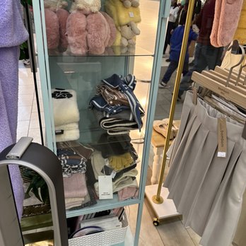 Bombom - 01/02/2023 - Women's Clothing Near Me - Arcadia, California