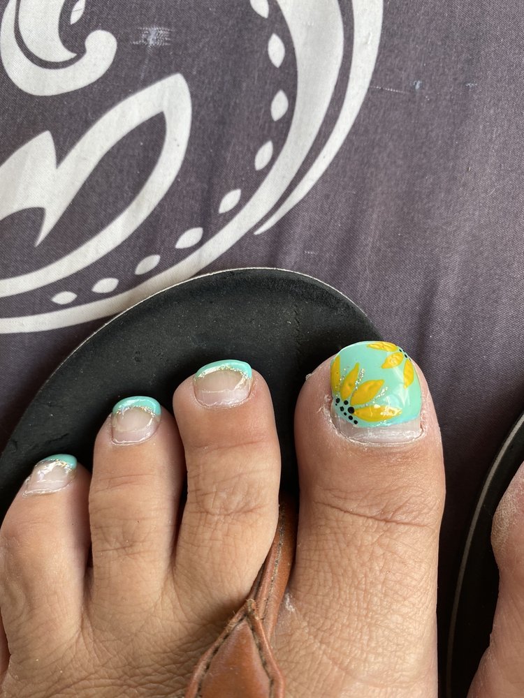 VIVIAN’S NAILS Updated September 2024 114 Photos & 10 Reviews 305