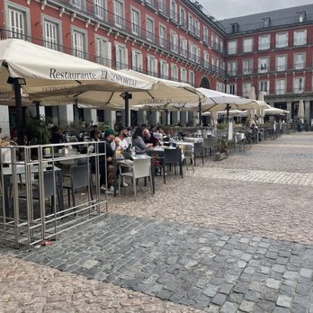 Plaza Mayor - Restaurants - Landmarks & Historical Buildings Near Me - Madrid, M