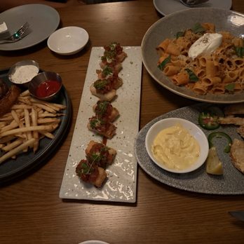 Earls Kitchen + Bar - Cocktail Bars Near Me - Honolulu, Hawaii Earls Kitchen + Bar - Cocktail Bars Near Me - Honolulu, Hawaii
