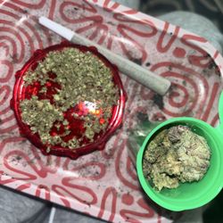 Compton Collective - 7g for $25 ( Joint and Grinder were included in the 1st timer goody bag)