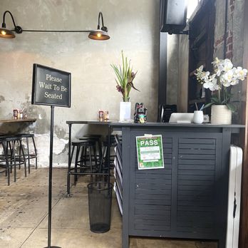 Smith & Kings - Cocktail Bars Near Me - Honolulu, Hawaii