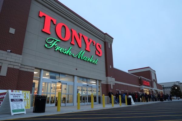 Tony's Fresh Market, 965 E Rollins Rd, Round Lake Beach, IL 60073