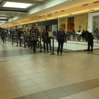 Coach - Line to Coach Outlet on a Saturday - Accessories Near Me - Rosemont, Illinois
