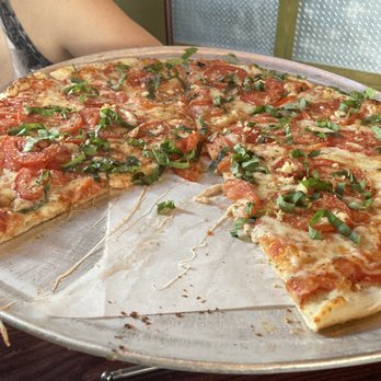 Mondo - Fresh Tomato & Basil pizza - Pizza Near Me - Middletown, Connecticut