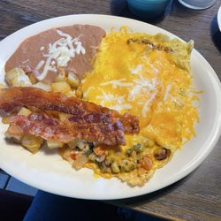 La Herradura - Stuffed omelette with a side of bacon
