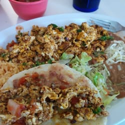 El Allende - Huevos con chorizo y chiles jalapenos.  Excellent!