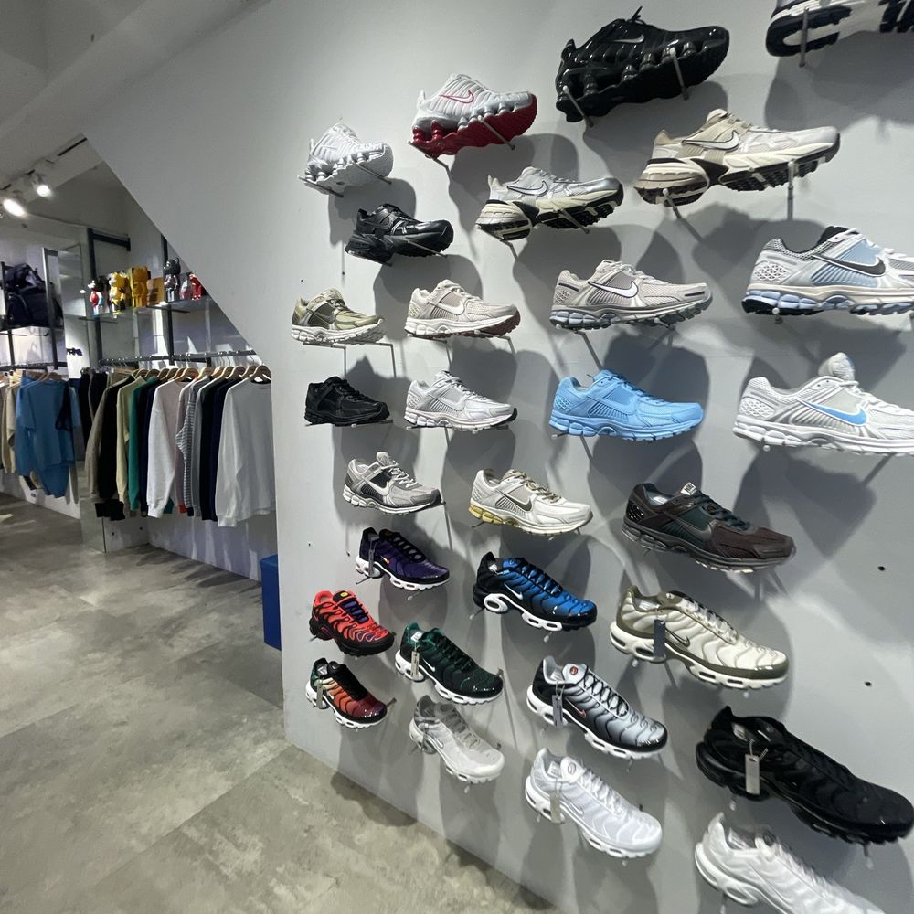 TOP 10 BEST Shoe Shops near Meiji Jingu-mae Station, Shibuya, 東京