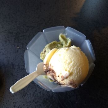 Daniela - Suuuuuuuuuper great pistachio ice cream. - Pizza Near Me - Buffalo, New York