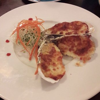 Tiny Pyramid - Baked Oysters - Cafes Near Me - Honolulu, Hawaii