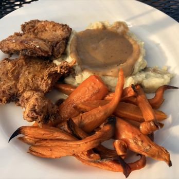 Endolyne Joes - Fried chicken with mashed potatoes and gravy with side honey glaze carrots - American Near Me - Seattle, Washington Endolyne Joes - Fried chicken with mashed potatoes and gravy with side honey glaze carrots - American Near Me - Seattle, Washington