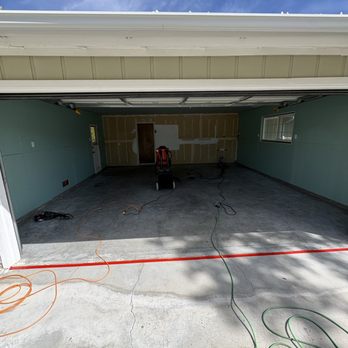 Eastern Sierra Epoxy - The before of the (cabin fever Flakes) getting ready to diamond grind - Flooring Near Me - Lone Pine, California Eastern Sierra Epoxy - The before of the (cabin fever Flakes) getting ready to diamond grind - Flooring Near Me - Lone Pine, California
