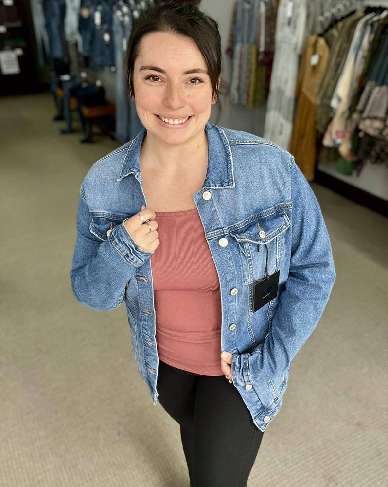 Wooden Ivy Boutique and Floral Logo