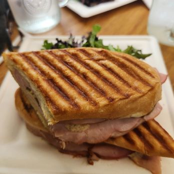 Cafe De Vienna - Cubano - Coffee & Tea Near Me - Vienna, Virginia