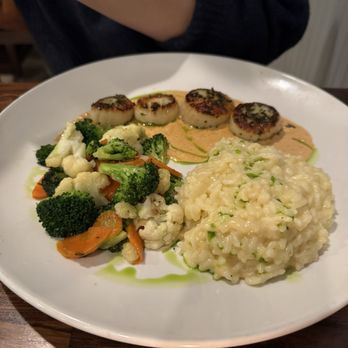 Cahill Bistro - Scallops - Latin American Near Me - Edina, Minnesota