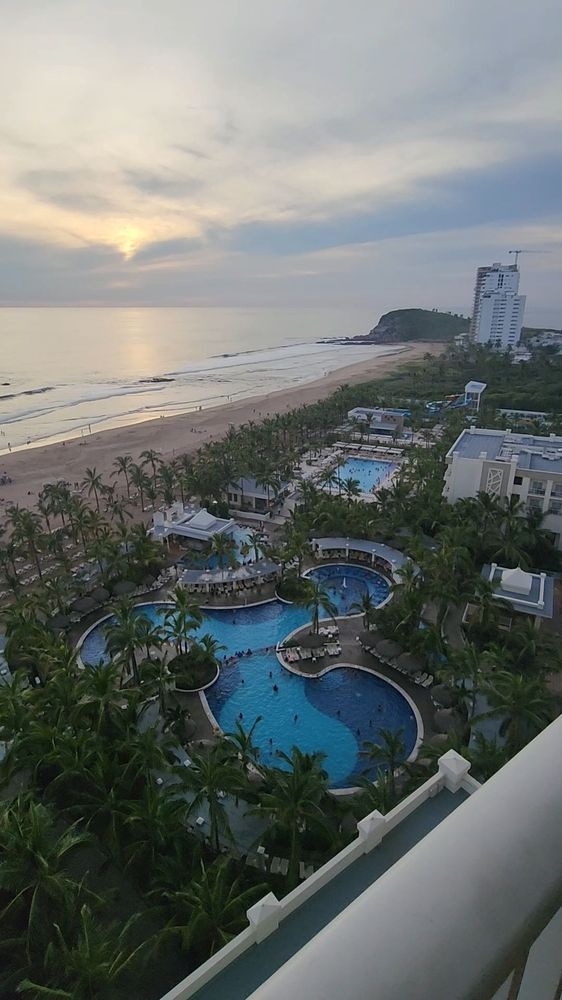 Hotel Riu Emerald Bay