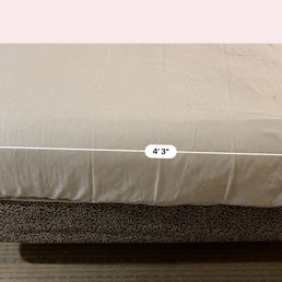 This is not a Queen size bed. Miss advertising at best.