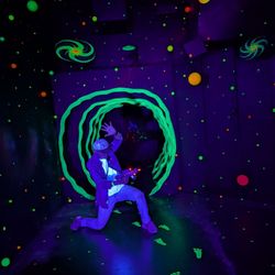 Roswell UFO Spacewalk - Ask for the raygun if you want to have fun posing, me getting into it