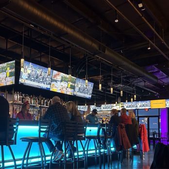 Gino's Surf - Bar area on one side - Breakfast & Brunch Near Me - Harrison Township, Michigan